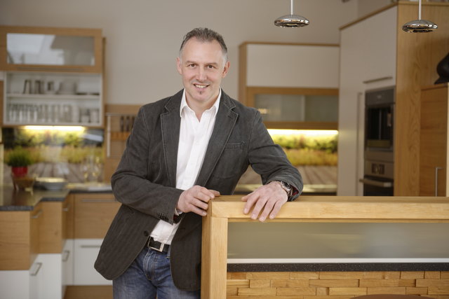 Moderner Tischler: Rupert Zach möchte als Tischler-Innungsmeister das Branchenimage auf Vordermann bringen. | Foto: KK