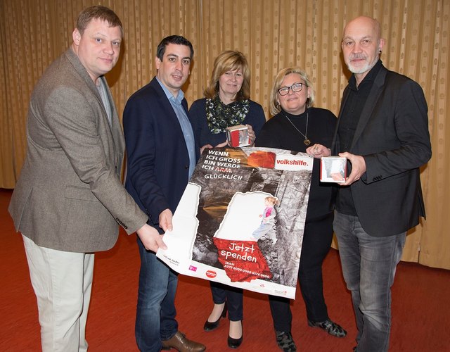 Bgm. Johannes Weiß, Labg. Dr. Günther Sidl, Bgmin. Gerlinder Schwarz, Ilse Lenk und Volkshilfedirektor Österreich Erich Fenninger - aktiv gegen Kinderarmut