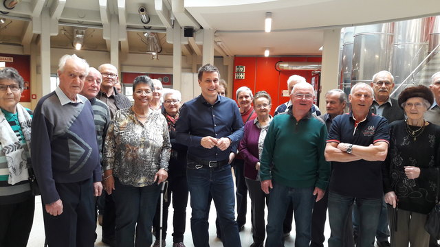Die Zammer Senioren mit dem aus Pettneu a. A. stammenden Tirol Heute Moderator Klaus Schönherr. | Foto: Marlene Trinkl