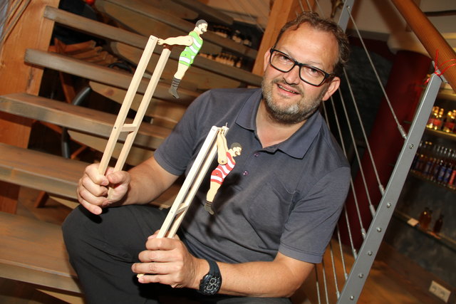 "Der Turner", präsentiert von Johannes Enzi. Der Nachbau von altem Bewegungsspielzeug aus Holz ist ihm ein besonderes Anliegen.