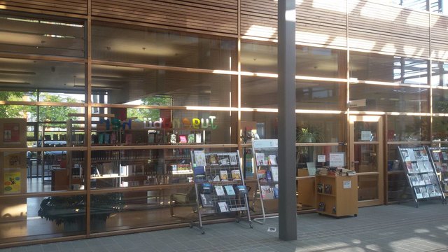 Freude bei den Anrainern: Die Bibliothek in der solarCity soll nun doch nicht geschlossen werden. | Foto: privat