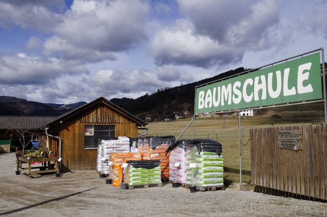 Die Baumschule hat sich auf Erde und Dünger spezialisiert. | Foto: WOCHE