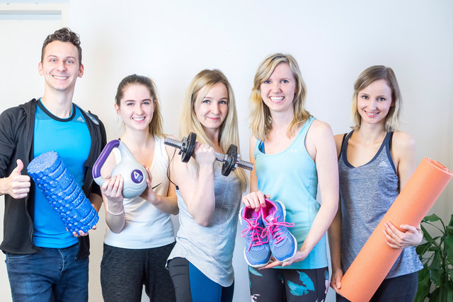 Das Team: Ernst (30, Website und Marketing), die Texterinnen Kristina (19), Lisa (29, Fotografie und Website), Redaktionsleiterin Lydia Kulterer und Sophie (26) | Foto: Webpunks/Lisa Lederer