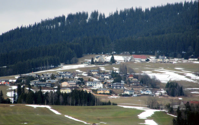 von Berg zu Berg, Zoomaufnahme von Leithen auf den Thalgauberg