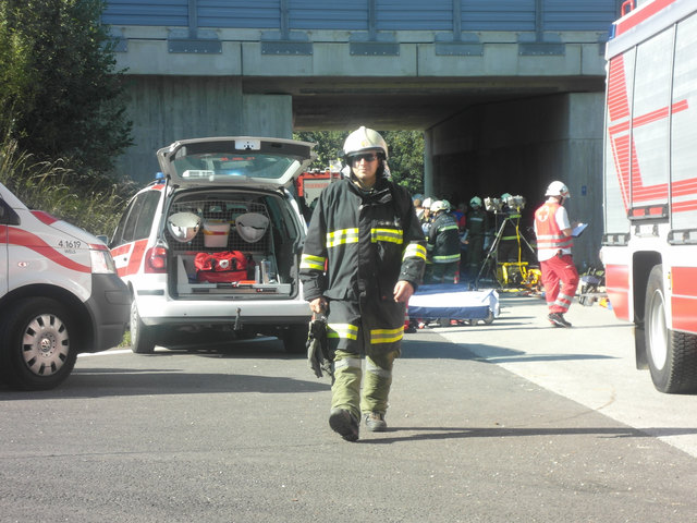 Neben Notfall-Einsätzen schiebt Michael Höllhuber auch ehrenamtlich in der Bezirkswarnstelle Nachtschichten. | Foto: privat