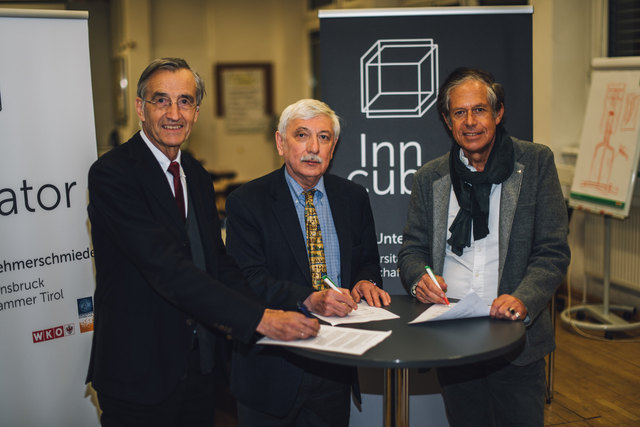 Rektor Tilmann Märk, Kurt H. Becker, Vice Dean for Research, Innovation and Entrepreneurship der Tandon School of Engineering an der New York University und WK-Präsident Jürgen Bodenseer. | Foto: davidherzig.com