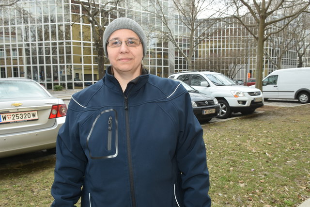 "Ich wohne hier im Erdgeschoß. Würden hier dauernd LKWs durchfahren würde mich das schon stören", Martina S., 41, Vertragsbedienstete. | Foto: Max Spitzauer