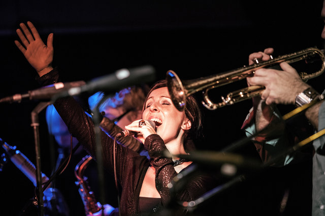 Dorothea Jaburek singt mit Berndt Luef und dem "Jazztett Forum Graz" im Greith-Haus.