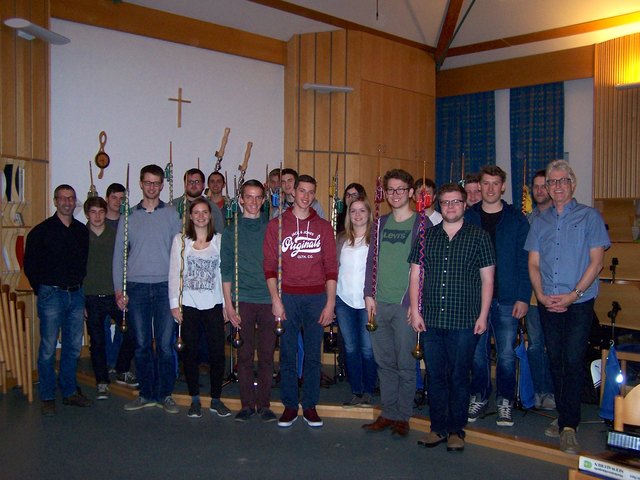 Die zukünftigen Musikmeister bei der Ausbildung mit Herbert Bauernfeind (r.) und Gerold Holzinger (l.). | Foto: Strohbach