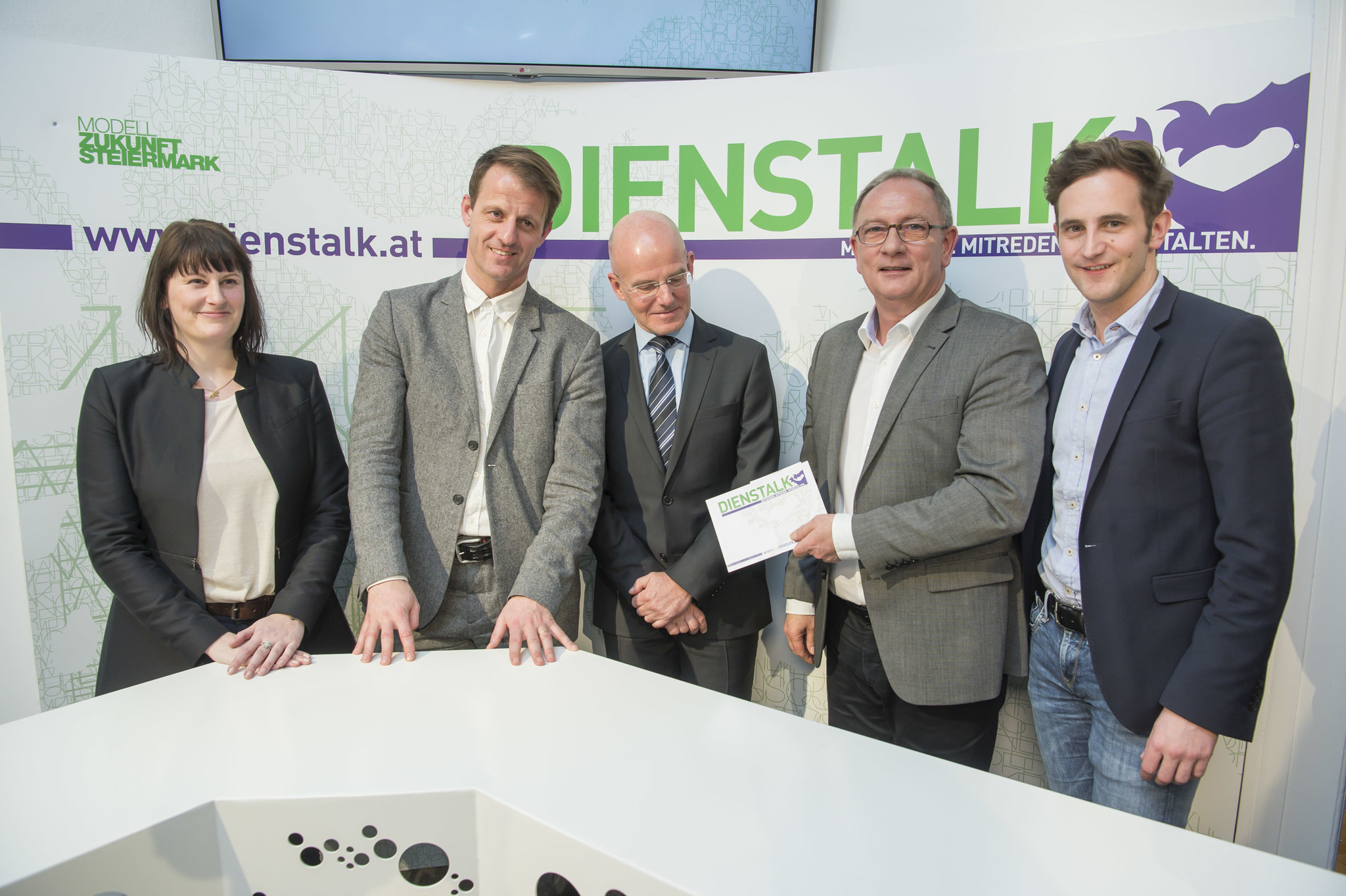 Medienexperte Peter Plaikner Medienkompetenz an Schulen unterrichten