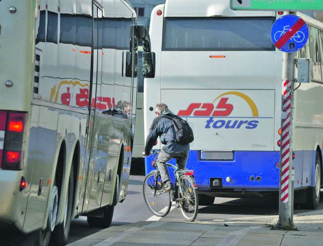 Gefährlich: Nach dem Radweg auf der Nibelungenbrücke Richtung Urfahr müssen Radler auf die Fahrbahn wechseln. Foto: Radlobby OÖ