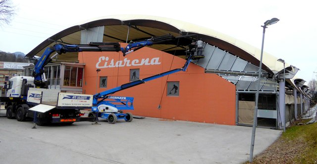 Bereits am Tag nach dem Saisonende in der Kundler Eishalle begannen die Sanierungarbeiten an der 20 Jahre alten Halle.