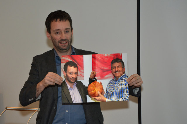 Christoph Tschaikner, GF Via Claudia Augusta, präsentierte u.a. das Kooperationsprojekt "Via Claudia Augusta Brot", das mit historischen Zutaten gebacken wird