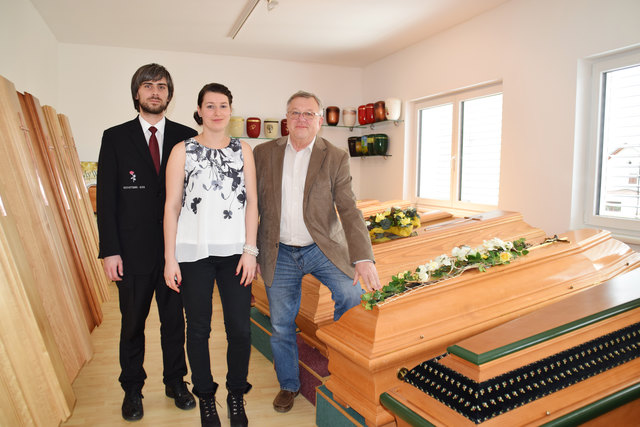 Seniorchef Josef Kos (rechts) hat mit seinem Sohn Andreas ein florierendes Bestattungsunternehmen mit mehreren Standorten im Lavanttal aufgebaut | Foto: Mörth