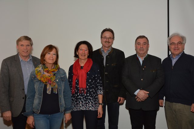 Nassereiths BM Herbert Kröll (2.v.r.) mit Obmann Stv. Ernst Hornstein, Eva Lugner (Kultur und Bildung), Obmann Stv. Gitti Flür, Obmann Dr. Walter Stefan und Klaus Wankmiller (Archäologie und Geschichte)