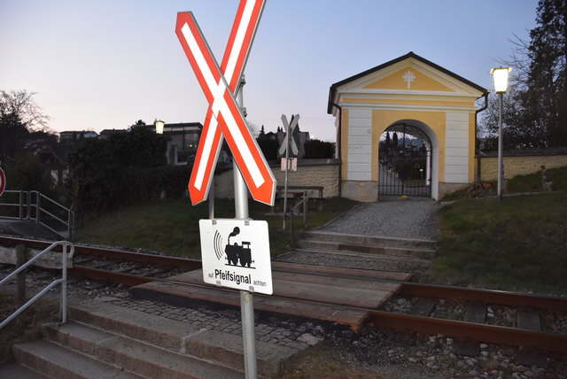 Fußgängerübergang zum Friedhof , Grein
