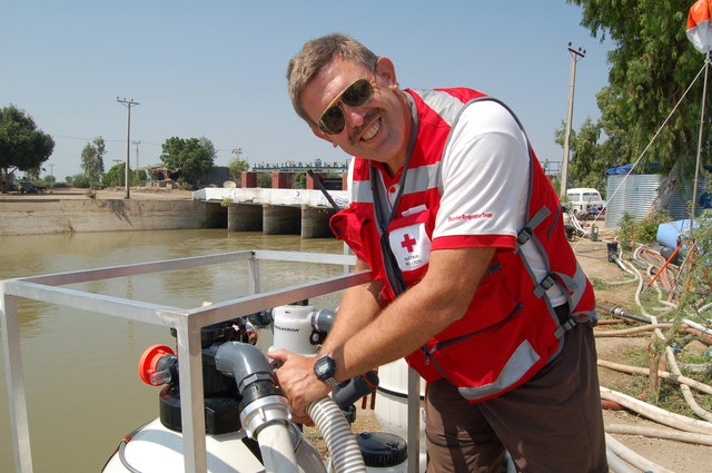 Wilfried Hildenbrand war beim Hochwasser 2010 in Pakistan im Hilfseinsatz. | Foto: Rotes Kreuz