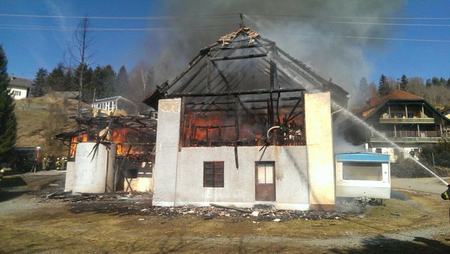 Löscharbeiten in Agsdorf bei St. Urban