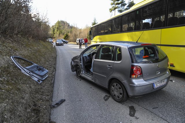 Das Überholmanöver konnte nicht abgeschlossen werden – es kam zur Kollission mit erheblichem Sachschaden! | Foto: zeitungsfoto.at