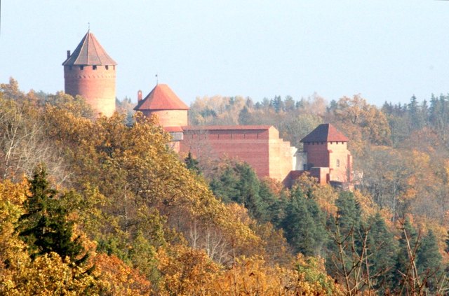 Von weitem sichtbar - das Herzstück, die Burganlage Turaida | Foto: © Thomas Wolff