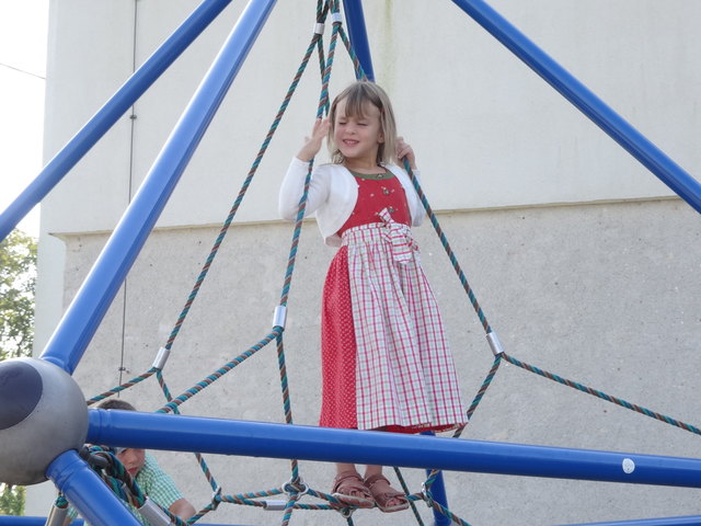 Dirndl beim klettern