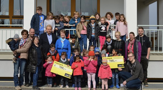 Spendenübergabe an Kindergarten und Volkschule