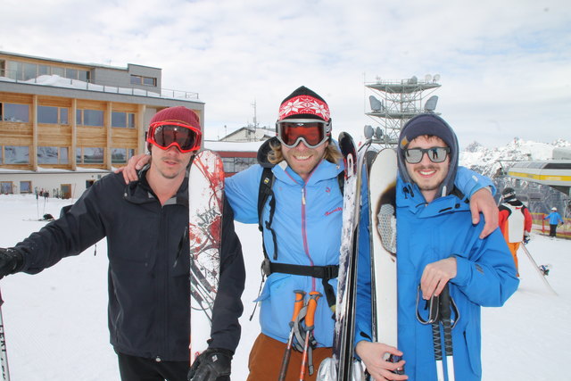 Das Skilehrerteam beim BEZIRKSBLÄTTER-Besuch: Thomas Pedevilla, Manuel Griesser und Lukas Sprenger (v.l.)