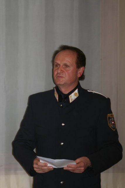 Kontr. Insp. Franz Filzmoser dankt dem scheidenden und begrüßt den neuen Ortsstellenleiter
