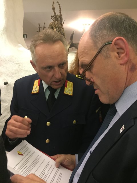 Auf der Turrach kam es zu einem Treffen von Bezirksfeuerwehrkommandant Egon Kaiser und Innenminister Wolfgang Sobotka