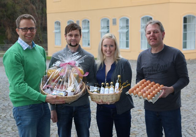 Von links: Vizebürgermeister Fritz Robeischl, Jürgen und Gerlinde Vater sowie Obmann Alexander Bruckner.