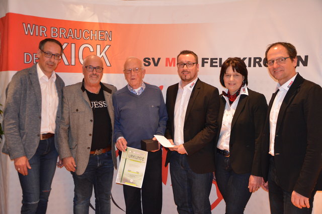 Bei der Generalversammlung des SV Feldkirchen: Kärntner-Liga-Obmann Erwin Svensek, Präsident Gottfried Zwatz, Jubilar Johann Malle (50 Jahre Vereinsmitglied), Obmann Peter Michael Kowal, Vorstandsmitglied Ingrid Maier und Kassier Gerhard Schreilechner (von links)