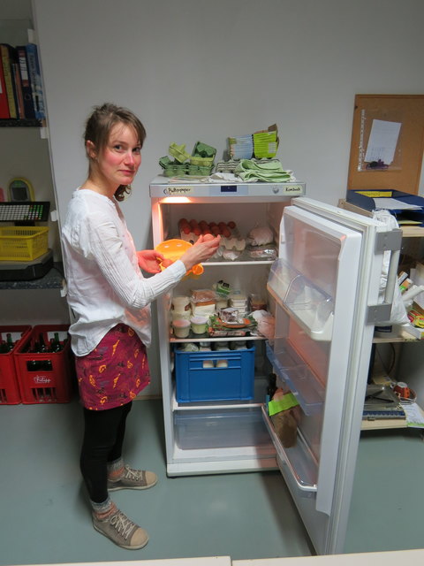 Teresa Kastner bezieht über das Naschkastl 2.0 Eier, Milch und besonders den Bergkäse aus Tirol.