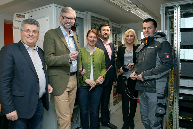 Gerhard Nöhmer, Michael Strugl, Michaela Langer-Weninger, Johannes Nagl, Angelika Winzig und Gerhard Nöhmer jun. | Foto: Land OÖ