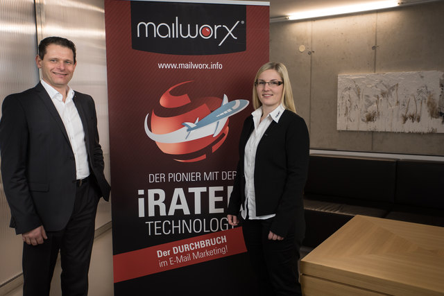 Geschäftsführer Manfred Wimmer und Julia Wiesinger. | Foto: Foto: Eworx