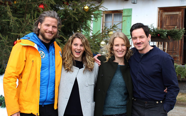 Freuen sich über den Drehbeginn der neunten „Bergretter“-Staffel in Ramsau am Dachstein: Sebastian Ströbel, Luise Bähr, Stefanie von Poser und Markus Brandl. (v. l.) | Foto: TVB Ramsau