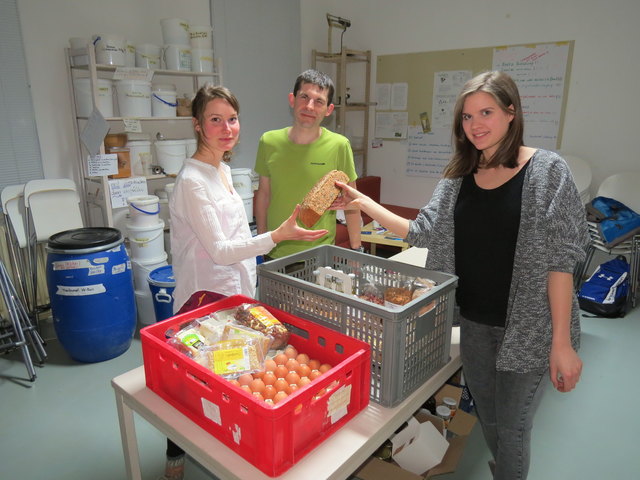 Teresa Kastner, Michi und Chiara schätzen besonders das frische Brot von Bauern aus der Region.