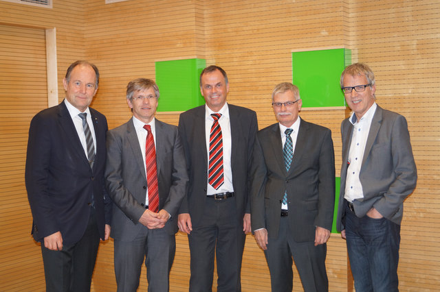 v.l.: Aufsichtsratsvorsitzender der Reutte Holding AG Dr. Franz Pegger, Vorstand Dr. Christoph Hilz, Vorstand Michael Hold, Aufsichtsratsvorsitzender der Elektrizitätswerke Reutte AG Manfred Wierer, Eigentümervertreter und Bürgermeister Alois Oberer. | Foto: EW Reutte