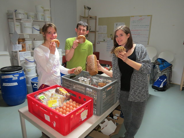 Teresa Kastner, Michi und Chiara schätzen besonders das frische Brot von Bauern aus der Region.