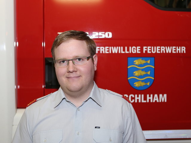 Die Jugendlichen lernen bei der Feuerwehr unter Stefan Wimmer viel Wissenswertes über die Gemeinde Fischlham kennen. | Foto: privat