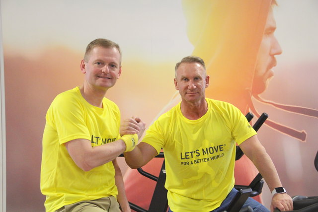 Handschlagqualität: Direktor Bernhard Braunstein, Direktor der NMS Gleisdorf, mit Martin Opitz vom optimumFit. | Foto: optimumFit