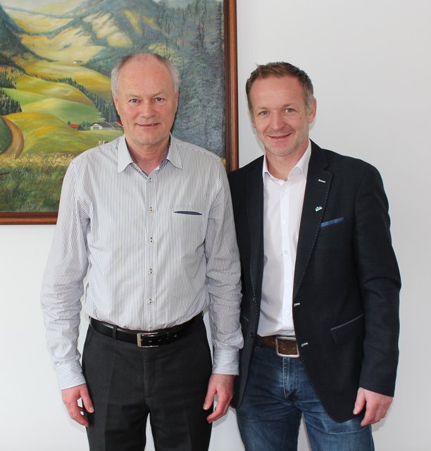 von li. vinzenz Schlechter tritt zurück, re. Reinhold Flörl.