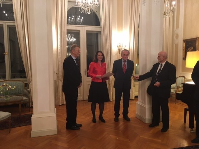 Rektor Dr. Andras Másat (links) -öst. Botschafterin Mag.Elisabeth Ellison-Kramer -Präsident Josef Höchtl (bei b:Radioreporter zusätzlich )