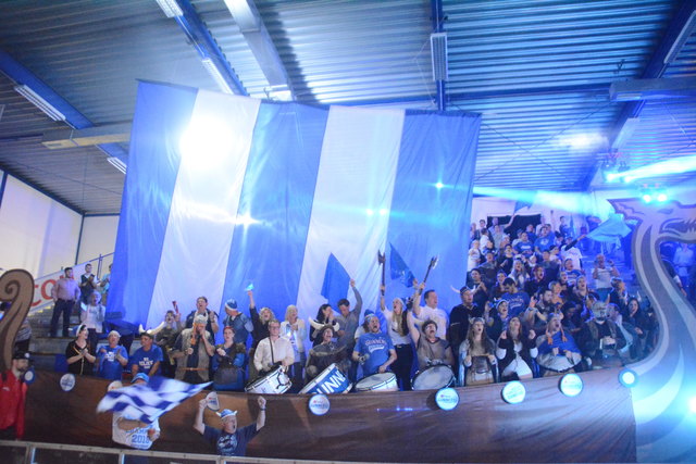 Die Gunners-Fans gaben im Wikingerschiff ordentlich Gas - die tolle Lichtshow trug ihriges bei.