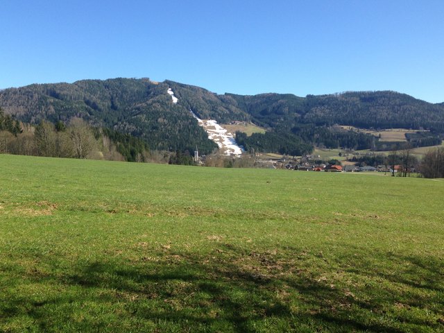 A bisserl Schnee gibts ja no aufm Kalcherberg bei den Turnauer Schiliften.