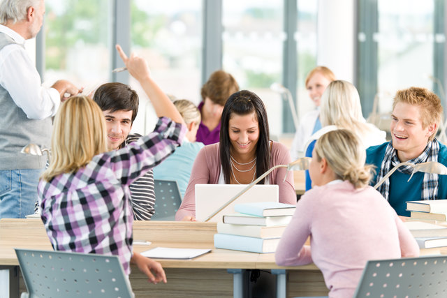 Politische Bildung ist ein heikles Thema. Lehrer bewegen sich auf einem schmalen Grat. | Foto: panthermedia/jmguyon