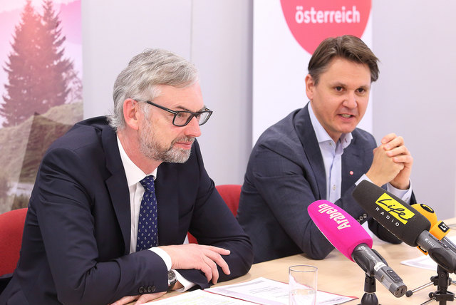 Landesrat Michael Strugl (ÖVP, li.) und OÖ Tourismus-Geschäftsführer Andreas Winkelhofer. | Foto: Land OÖ/Grilnberger