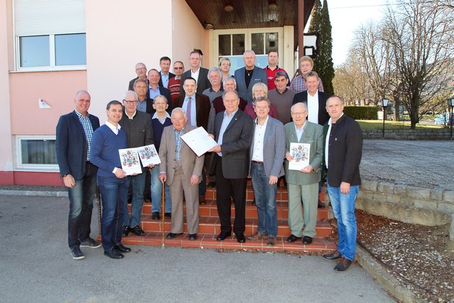LAbg. Wolfgang Dolesch, AK-Vize Gernot Acko, Vzbgm. Herwig Matejka und Martin Lebenbauer ehrten langjährige „vida-Mitglieder“.