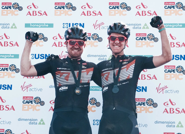 Nach enormen Schmerzen waren Manuel Pliem (links) und David Schöggl am Ende froh über eine Spitzenplatzierung beim Cape Epic. | Foto: KTM