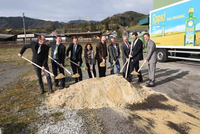 Der Spatenstich für die Errichtung der Lagerhalle der Firma Vogtrans in Mautern erfolgte kürzlich. | Foto: KK