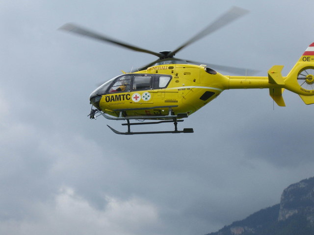 Der Rettungshubschrauber musste den 34-Jährigen mit dem Seil bergen | Foto: KK